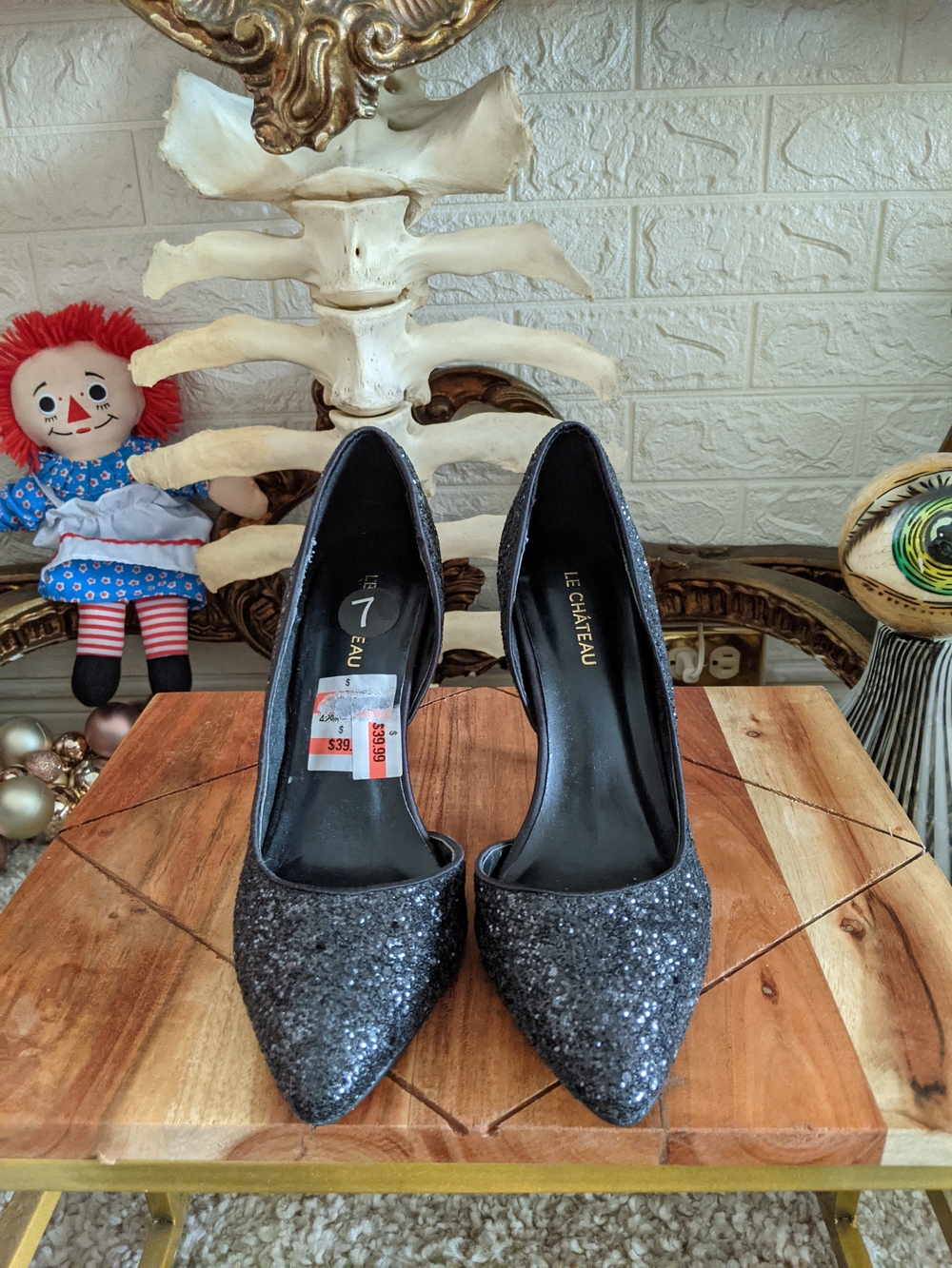 Le Chateau Women's Black Glitter Pointed Toe Pumps